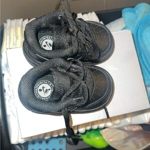 Nike Black Sneakers Classic Low-Top Design